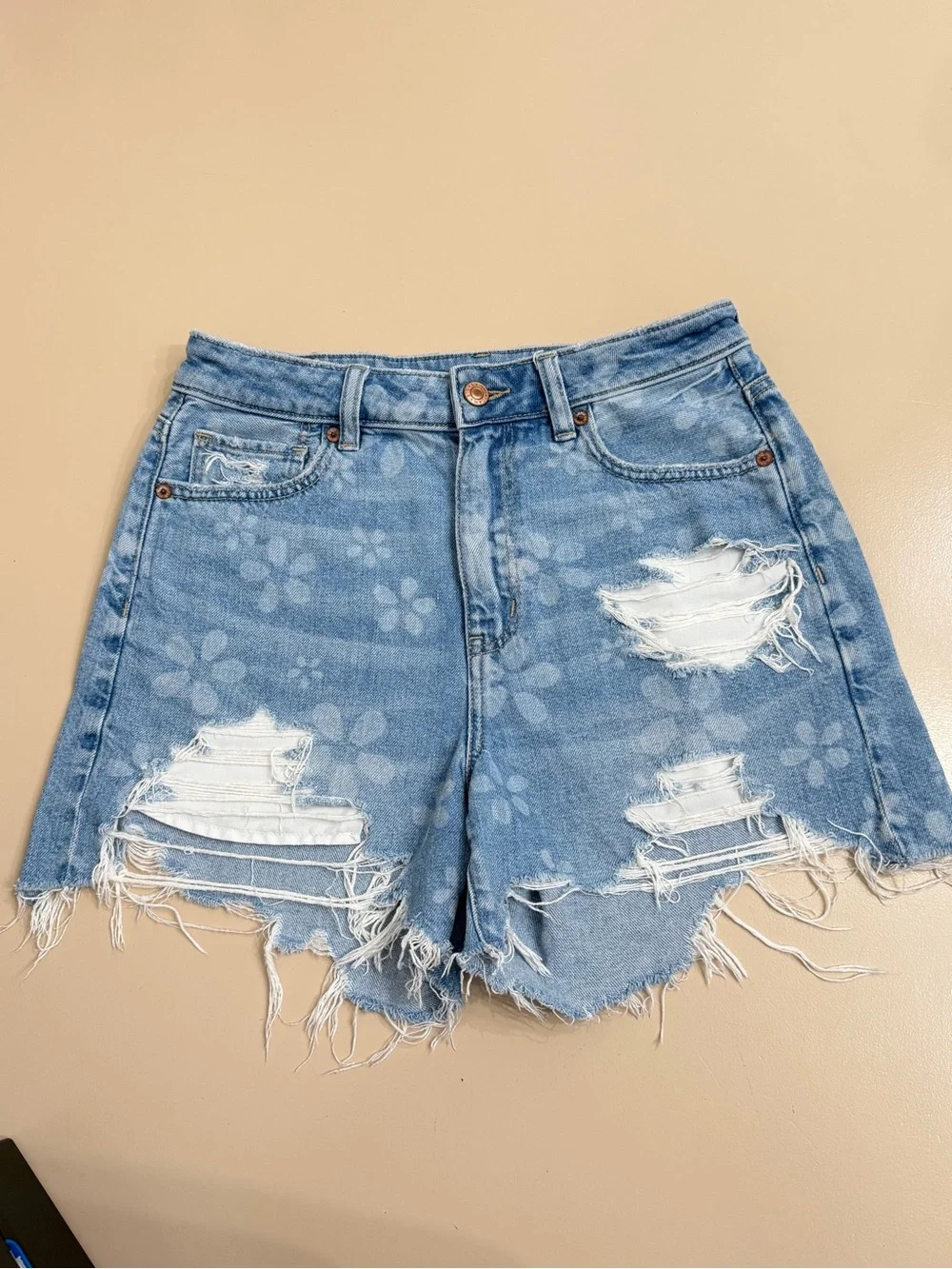 American Eagle Highest Rise Baggy Daisy Floral Denim Shorts Distressed Women's 4